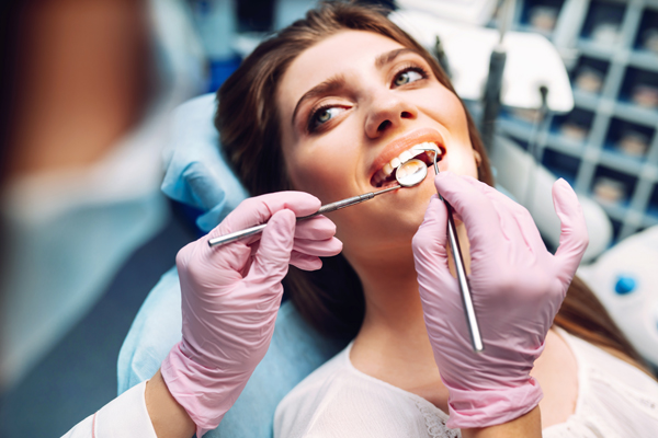 How To Find A Smile Makeover Dentist
